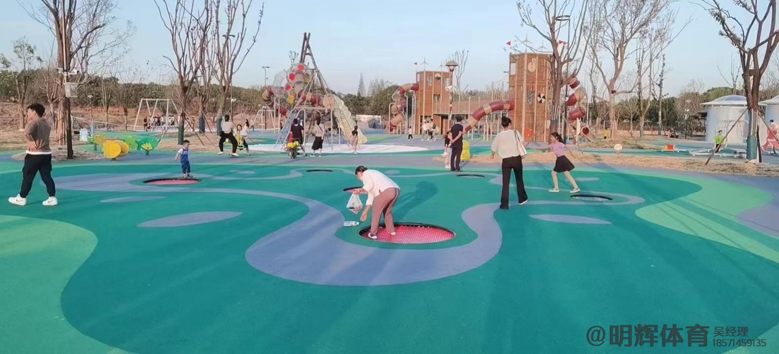 丽江公园跑道是用什么材料做成的